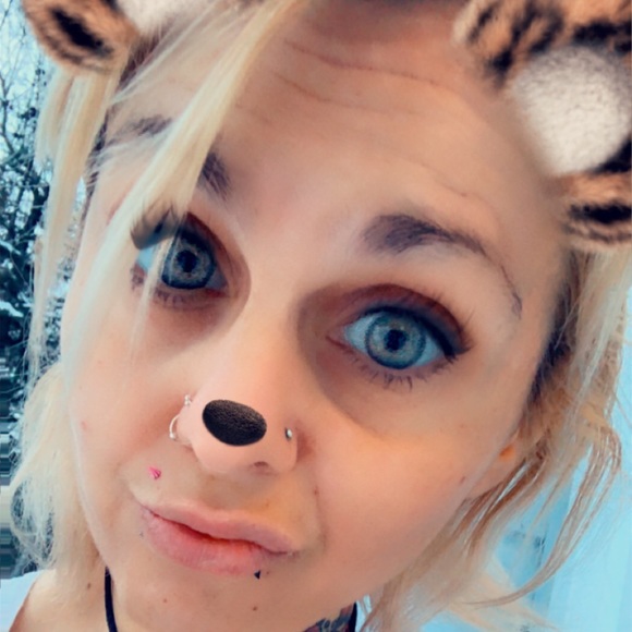 Meet your Posher, Stephanie - Picture 1 of 1